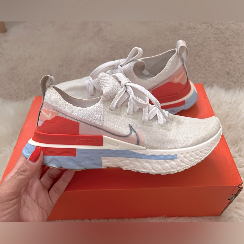 Nike Women's React Infinity Run Flyknit - Size 6
